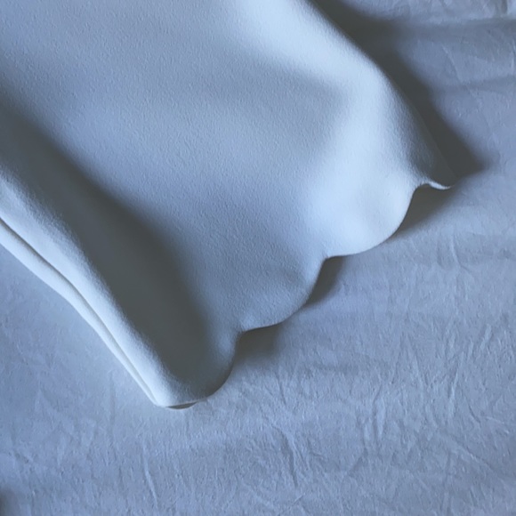 H&M white scalloped blouse. Never worn!! - Picture 6 of 6